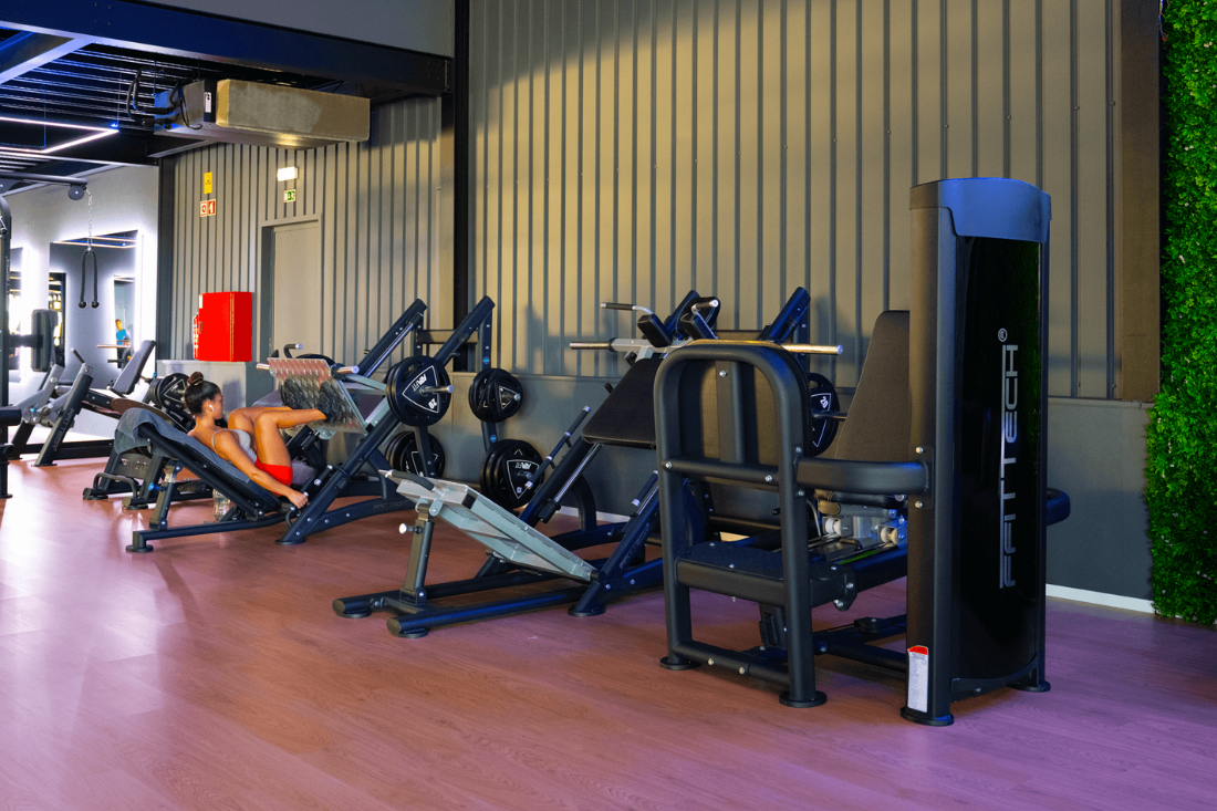 Selectorized vs Plate-Loaded Machines: Which Is Better for Commercial Gyms?